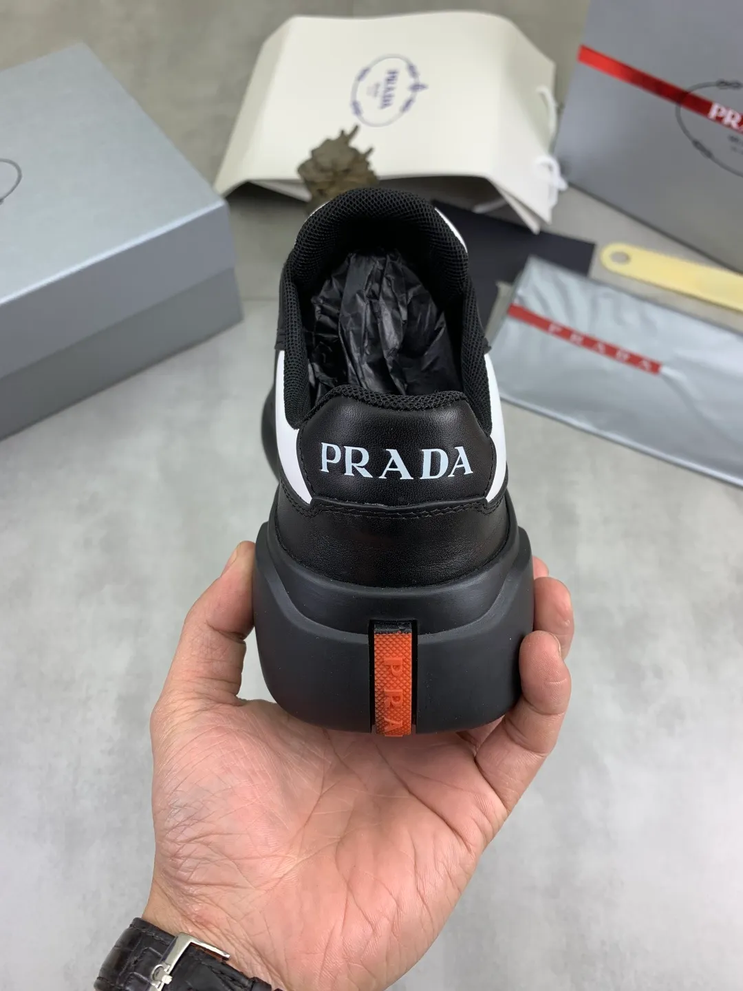 Men's men's shoes P600 💰【New style】Top quality, new popular models on the official website, which will never go out of style for a century, 🆘 The trendy brand (Prada) mainly promotes popular models, avant-garde and versatile fashionable men's shoes, privately molded, with cowhide splicing and 1:1 oil edge treatment... fashionable and simple, original imported cowhide with python skin, cowhide leather lining for feet; the atmosphere and personality are more fashionable, eye-catching and pursuing class. It will subvert the old idea and be a must-have for fashionistas who want to spend time with you! Must keep it! High-end comfortable and low-cost, high-end quality workmanship. Size: 38-45 4️⃣ colors available. full package